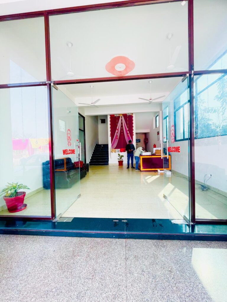 Deluxe Rooms in Ayodhya Upto Best 20% Off with hotel Trayamb Inn